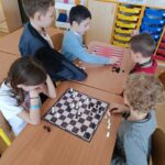 Deskové hry v deštivém počasí